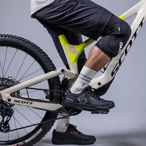 evoc KNEE PROTECTOR LS FLEX LITE/イーボック ニープロテクター LS