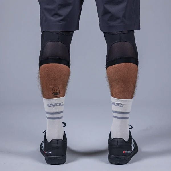 evoc プロテクター Lブラック　肘・膝セット evoc KNEE PROTECTOR LS FLEX LITE/イーボック ニープロテクター LS